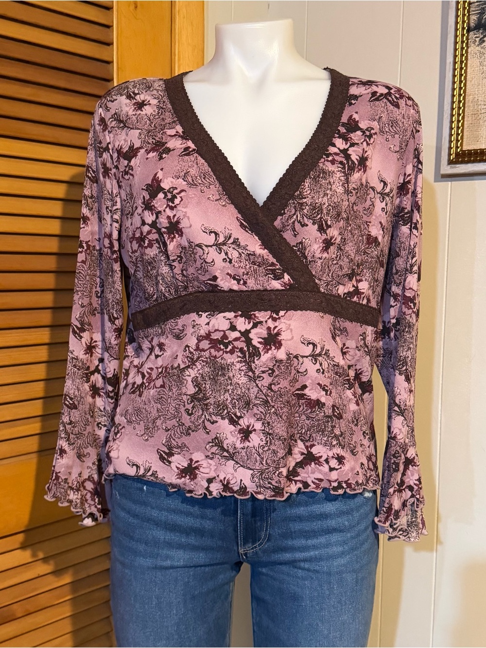Women’s Pink Floral Wrap-Style Top with Brown Trim Y2K